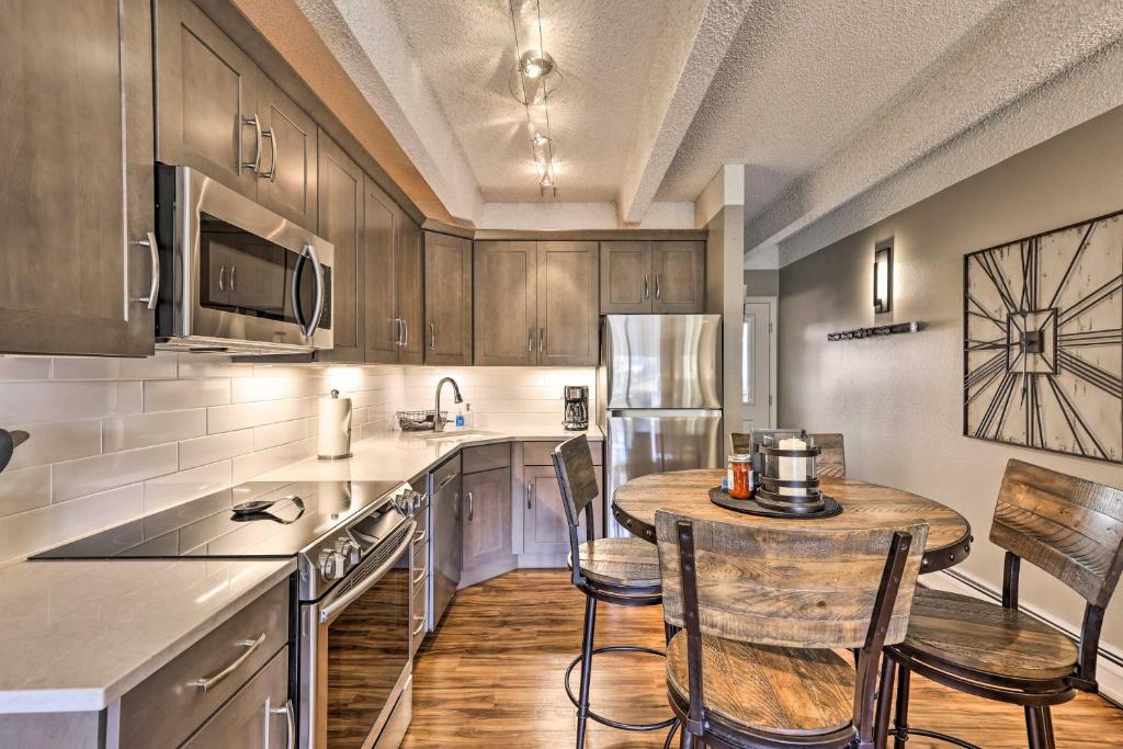 Modern Condo 2 Blocks to Main Street Frisco! photo 4