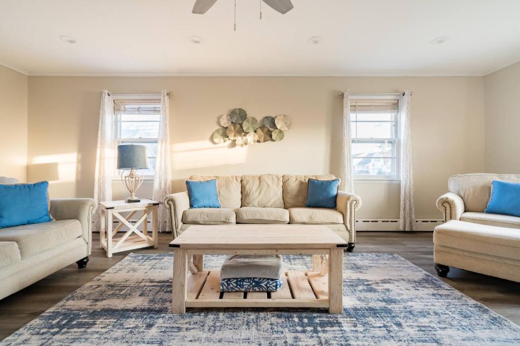 Spacious beach home ready for Family Memories! image