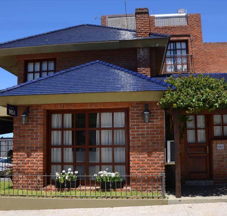 Ayres House photo 1