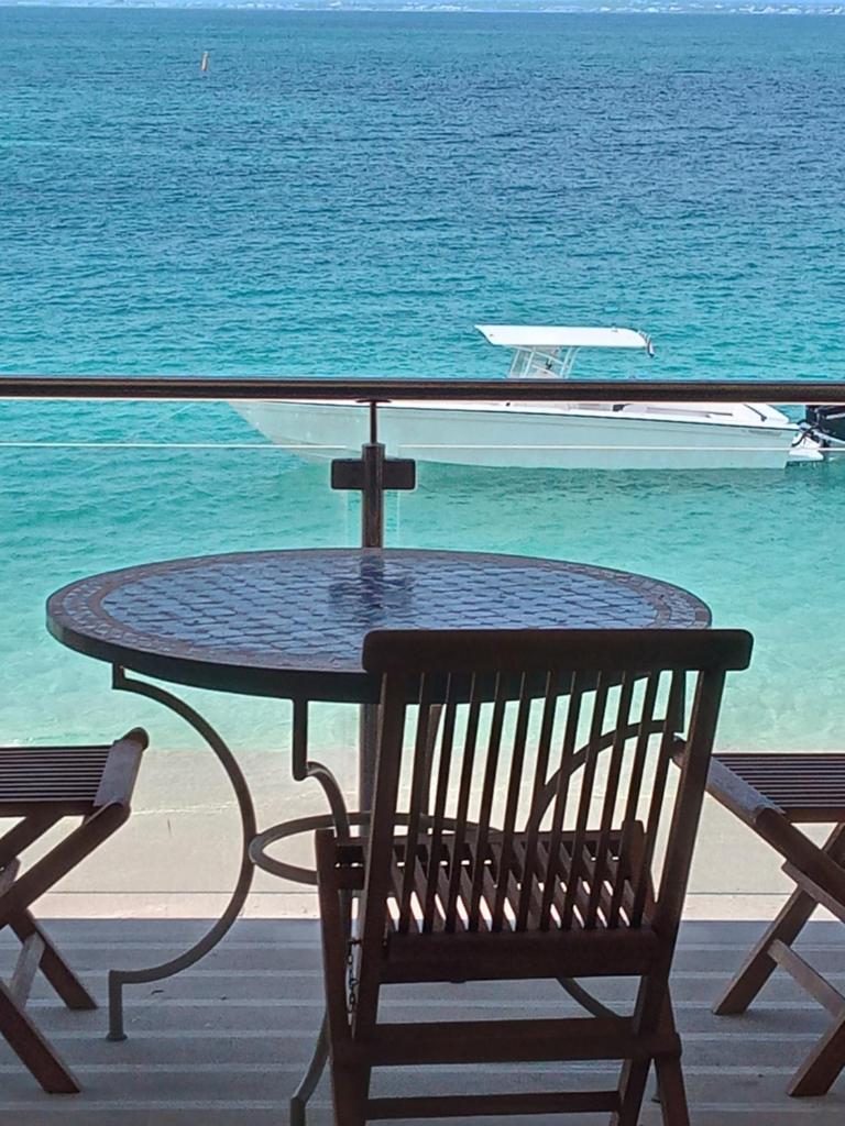 TIKI street side Studio with shared water front terrace at Grand Case photo 1