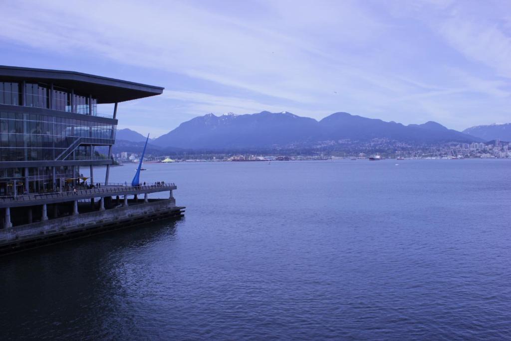 Your Vacation Home Downtown Vancouver photo 3