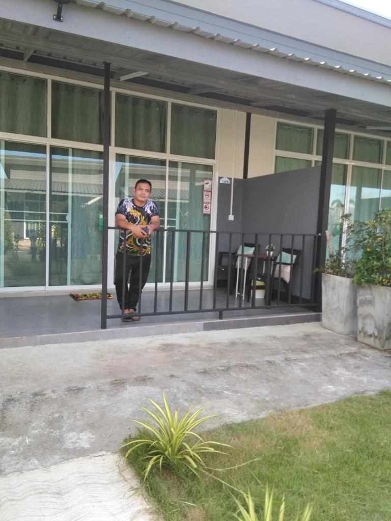 Cessna Park Resort and Hotel, Khon San