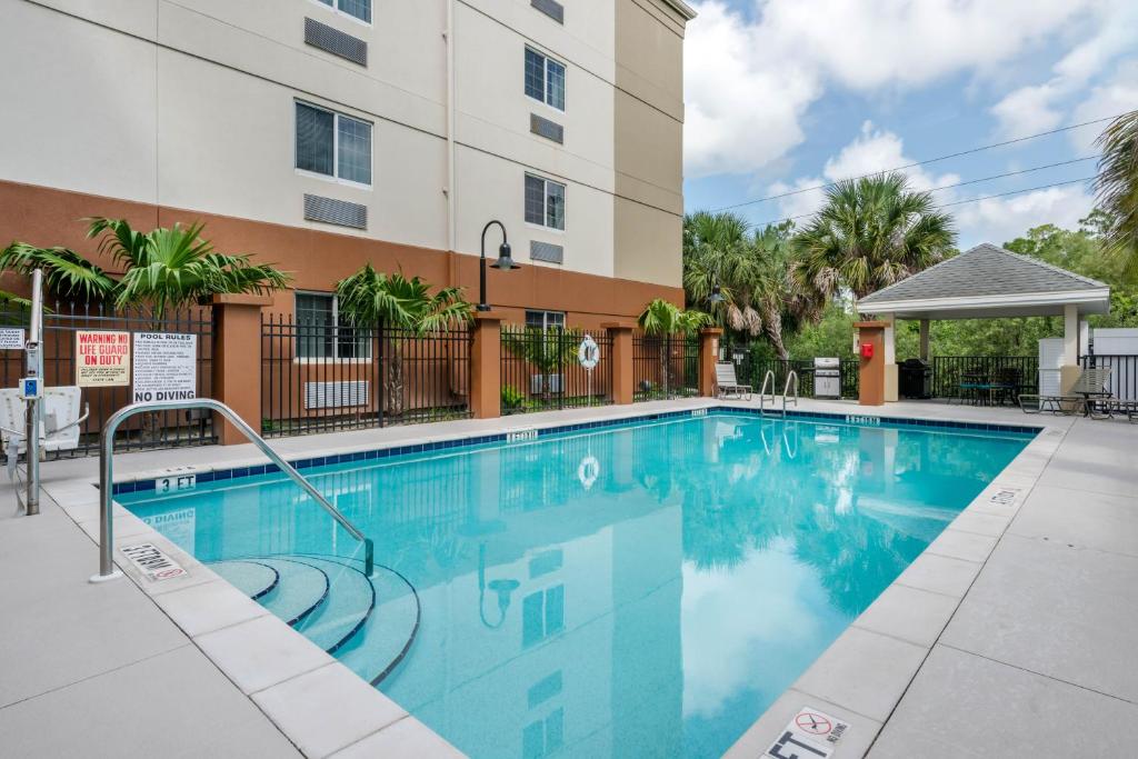 Candlewood Suites Fort Myers Interstate 75, an IHG Hotel photo 1