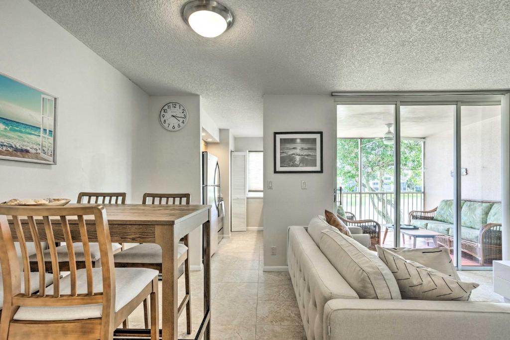 Jupiter Bay Condo with Pool Less Than Half Mile to Beach! photo 4
