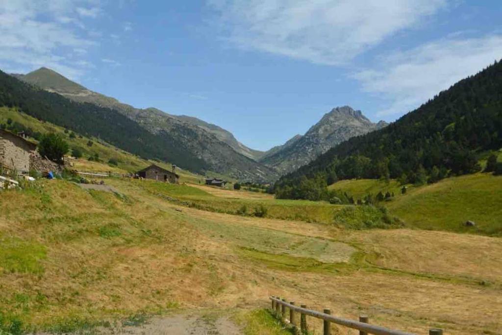 {
  "en-gb": "Preciosa Pleta en la Vall d Incles 1-13 HUT 7960"
} photo 1