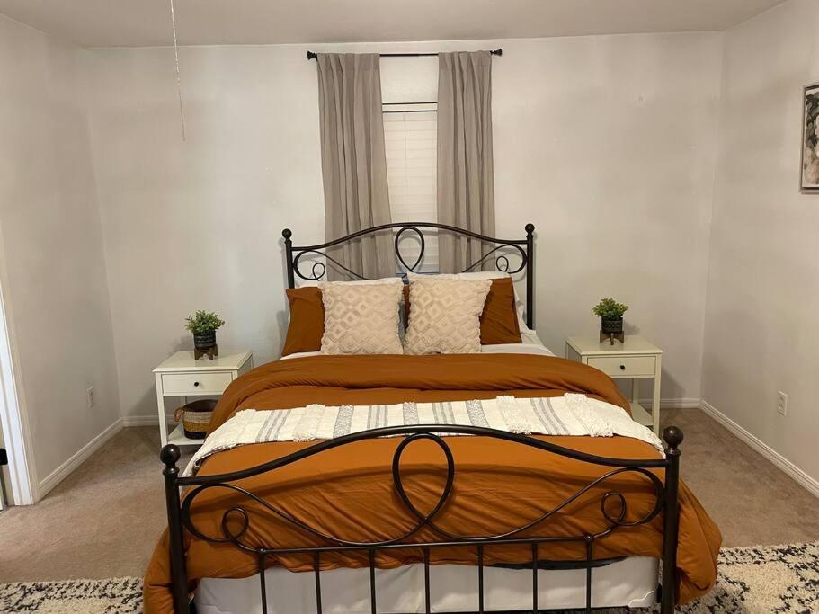 Shiloh House 3-bed, 2 bath, living room, garage photo 4