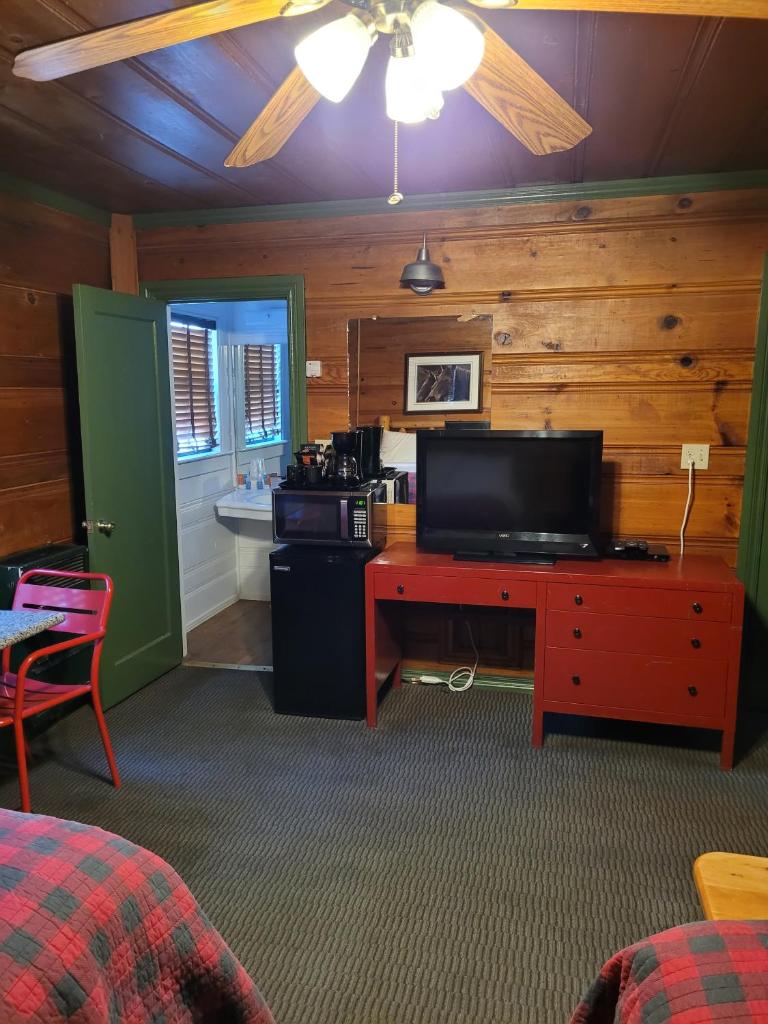 Shaver Lake Village Hotel image