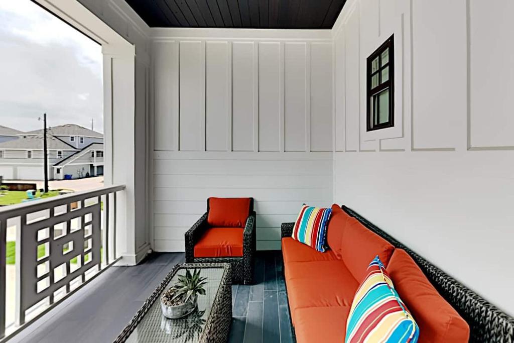 Luxurious Family-friendly Oasis with Laguna Views photo 1
