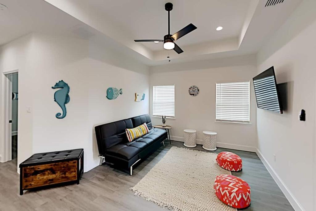 Luxurious Family-friendly Oasis with Laguna Views photo 2