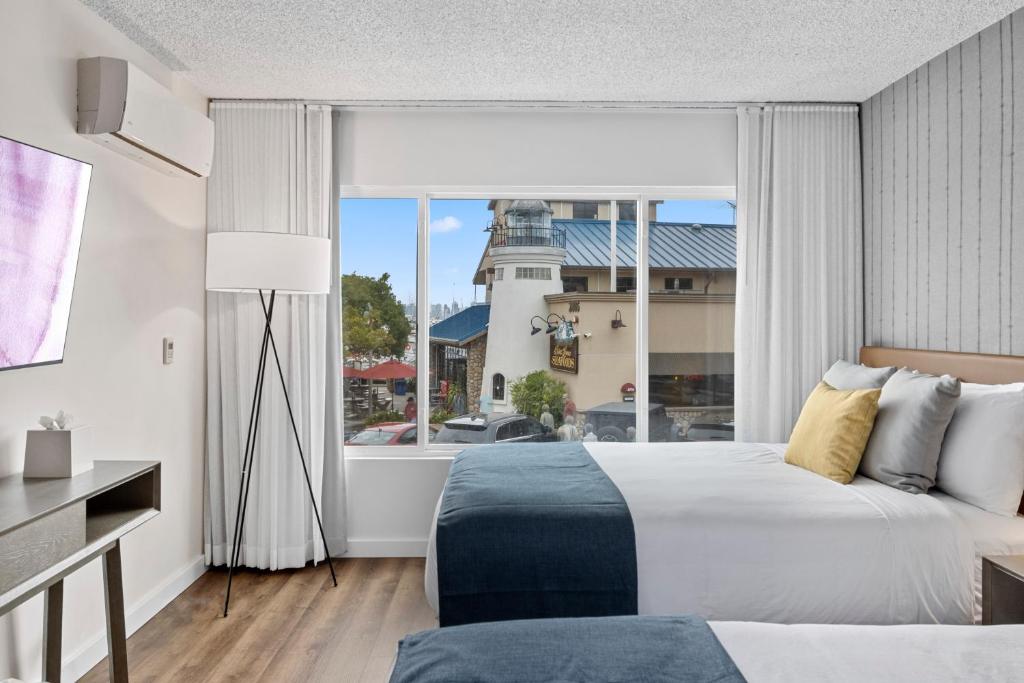 Четырехместный (Номер Делюкс с 2 кроватями размера «queen-size»), Sea Harbor Hotel - San Diego
