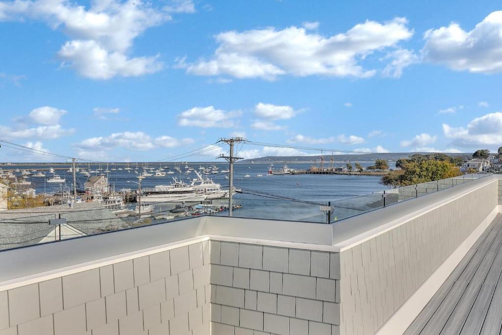 Harbourtown Suites on Plymouth Harbor photo 1