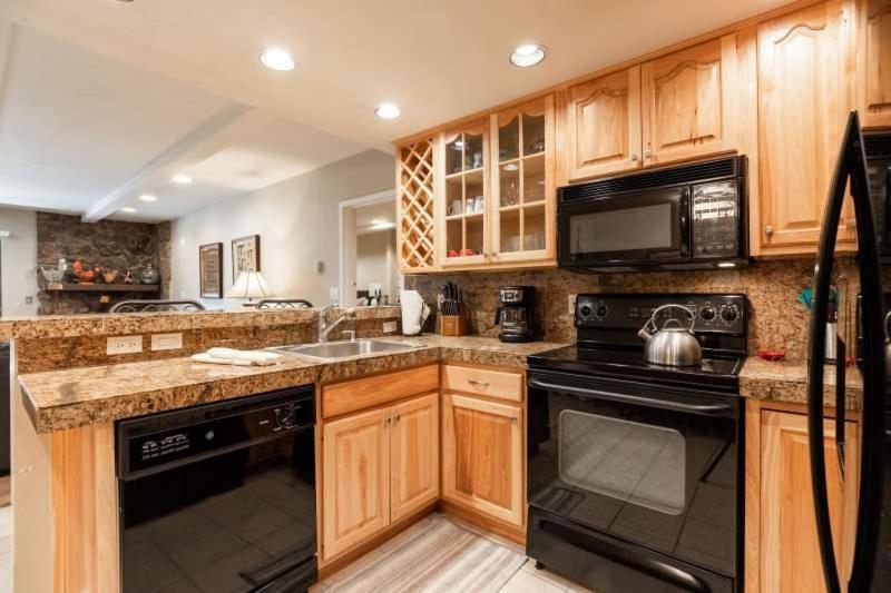 Condo with Outdoor Heated Pool and Free WiFi photo 2