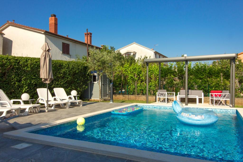 Lovely holiday home Pjacal II with pool in Pula photo 3