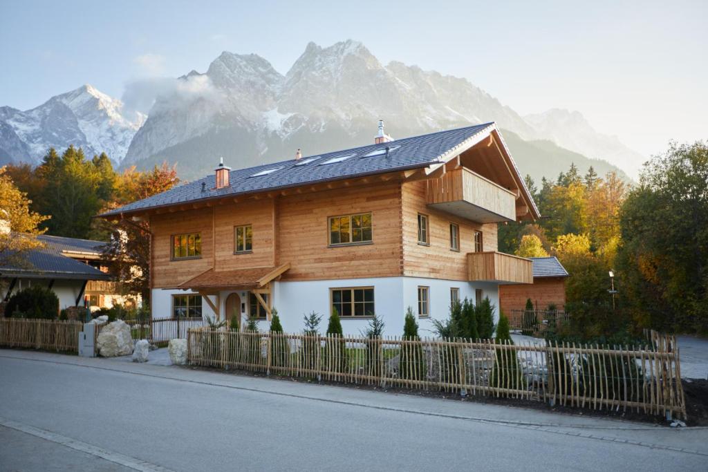 Zugspitzerei - Premium Chalet Ferienwohnungen photo 3