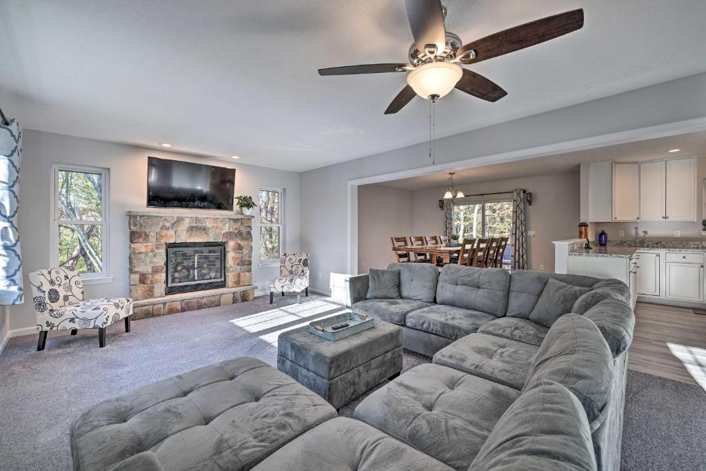 Family-Friendly Arrowhead Lake Home with Kayak! photo 2