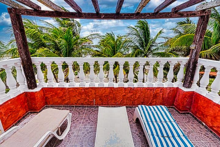 Beachfront Casa Maya Lodge photo 1