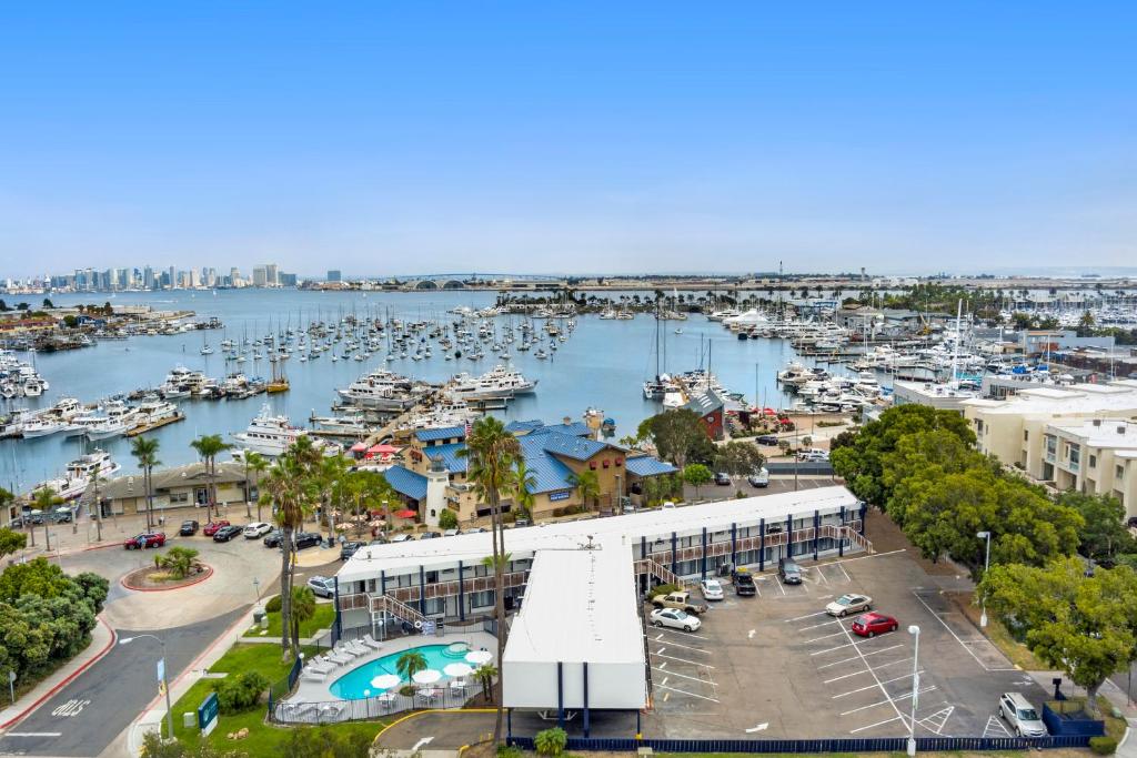 Sea Harbor Hotel image