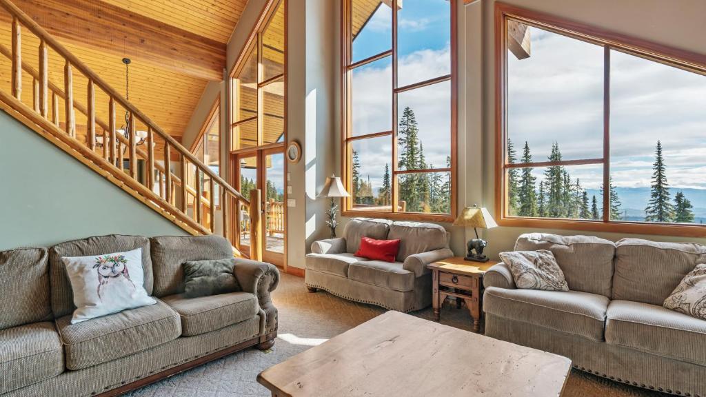Coyote Creek - Large Ski InSki Out Chalet with Amazing Views Private Hot Tub photo 2