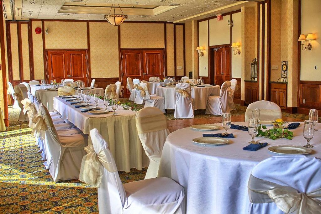 Poets Cove Resort & Spa photo 1