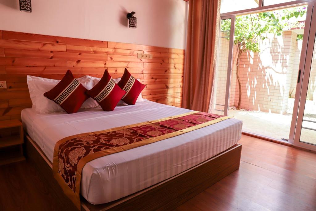 New Breeze Thoddoo Inn photo 4