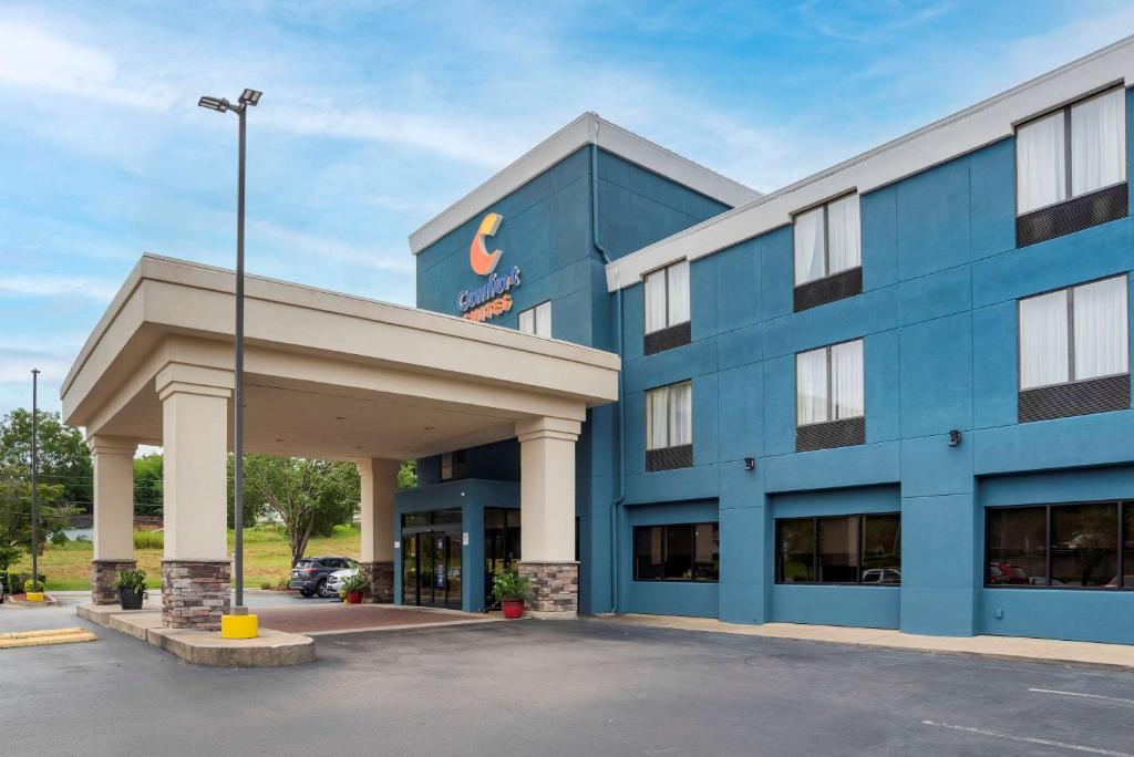 Comfort Suites Fultondale I-65 near I-22 image