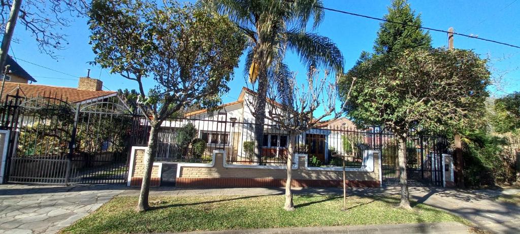 Casona LA FLORIDA con parque y pileta, a una cuadra del río photo 1