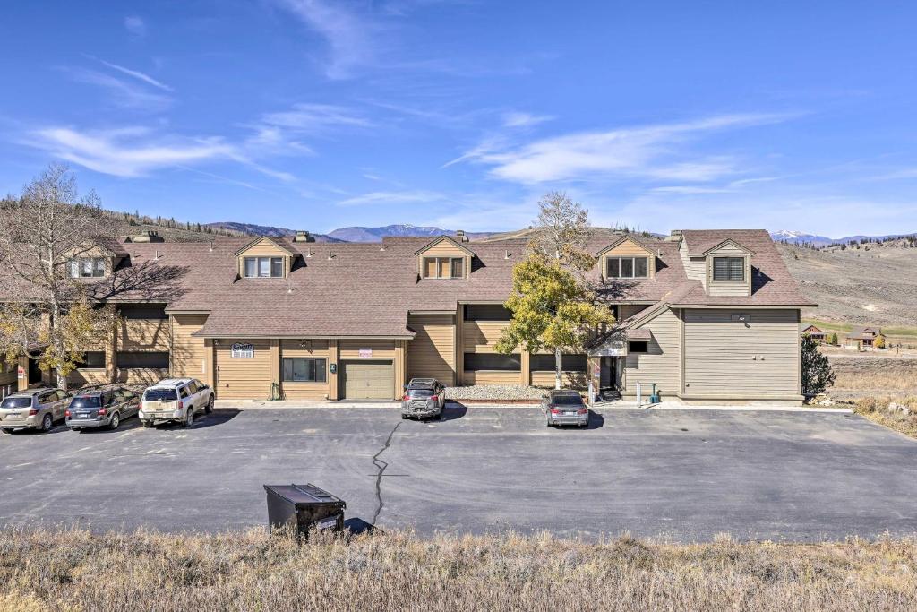 Ski-In and Out Granby Condo with Mtn Views, Balcony photo 2