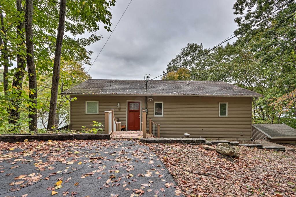 Ideally Located Waterfront Home with Private Dock! photo 4