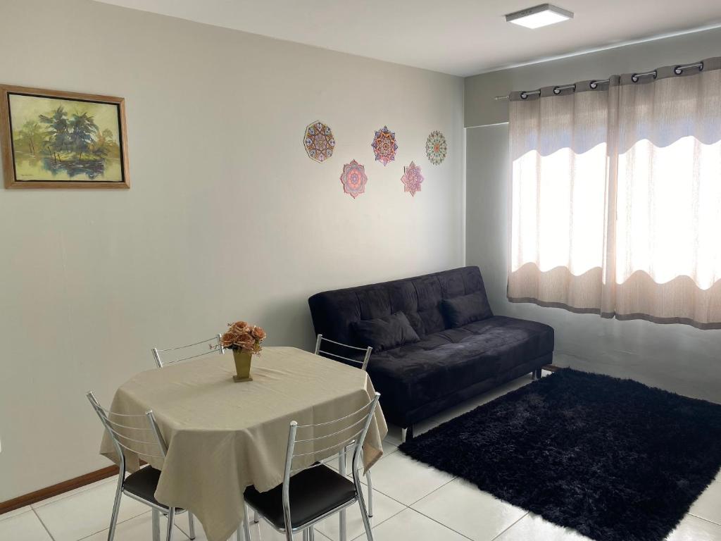 Ap completo, confortável e bem localizado com vaga de garagem photo 1