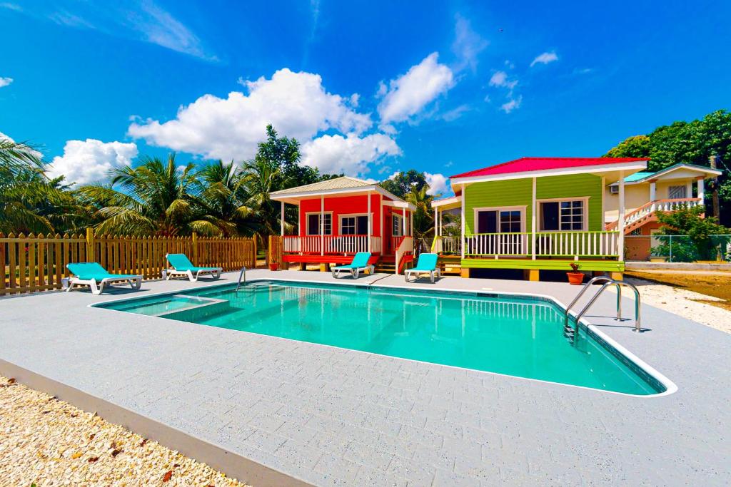FLA at Hummingbird Estate Gold Standard Certified photo 2