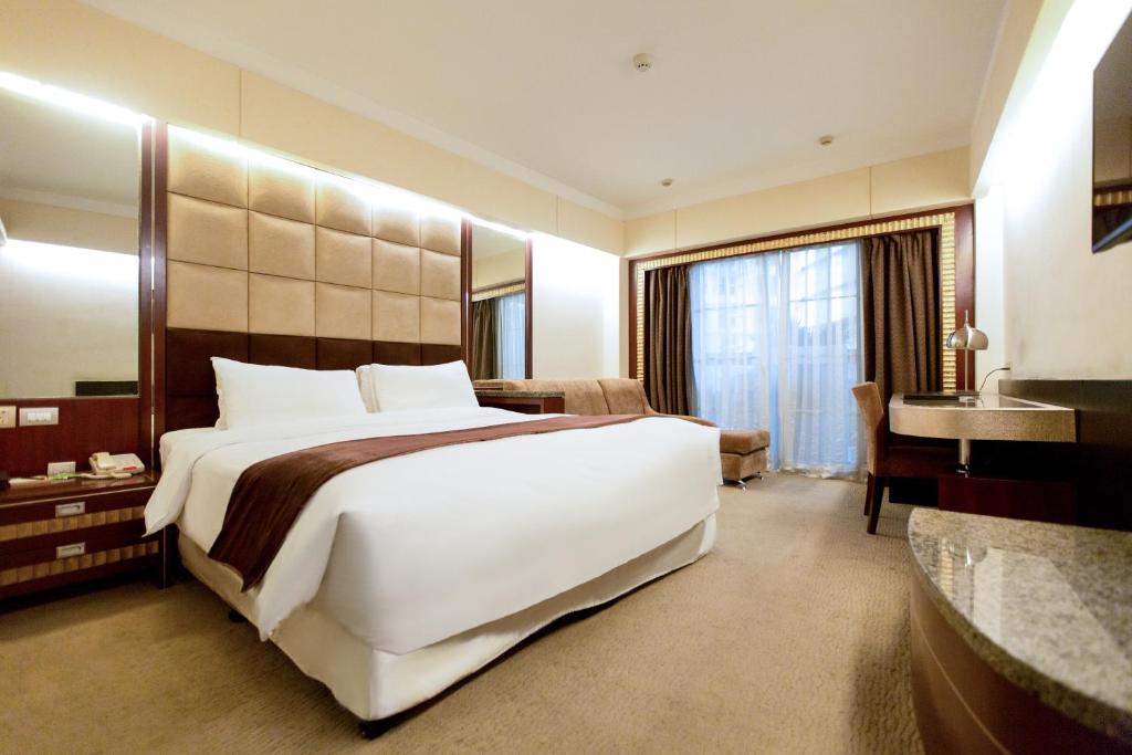 Nanjing Central Hotel photo 3