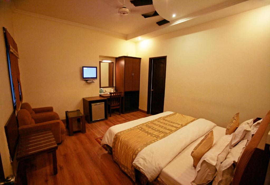 Двухместный (Представительский двухместный номер с 1 кроватью), Sarovar Regency