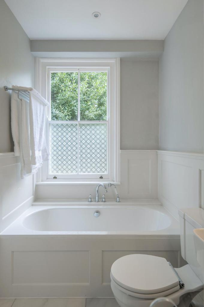 The Nook at Henge Estate - Tap to explore photos