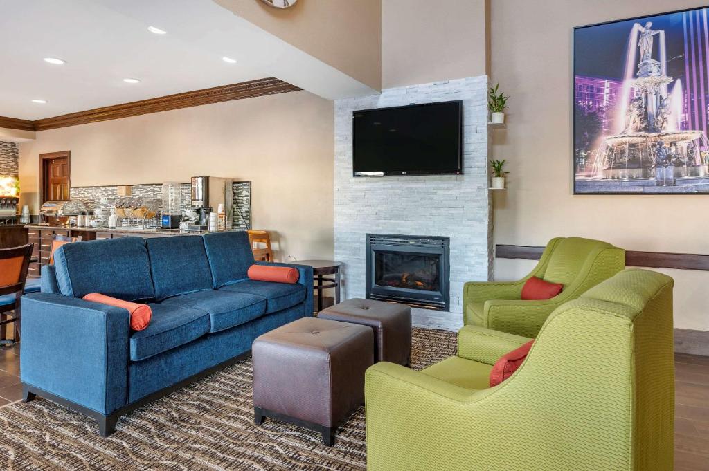 Comfort Inn & Suites photo 2