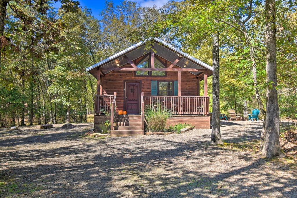 Broken Bow Hideaway with Hot Tub and Fire Pit! photo 1