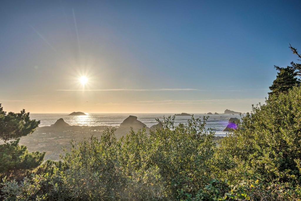 Crescent City Getaway with Panoramic Ocean Views! photo 2