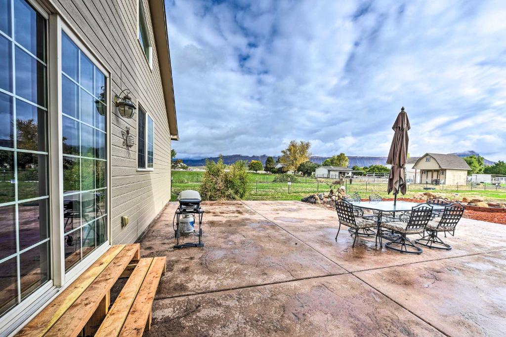 The Vineyard Country Farm Home at Grand Valley photo 2