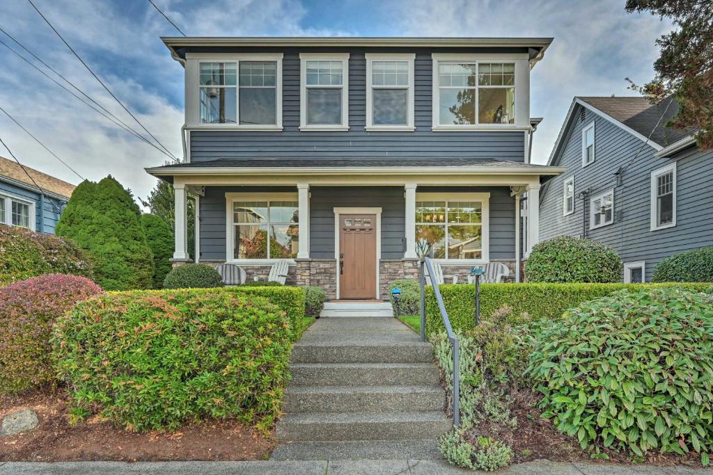 Sunny Seattle Home with Deck about 6 Mi to Downtown photo 2