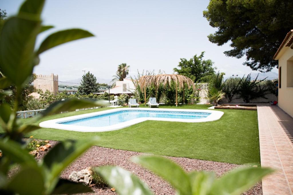 Family villa in Alicante, saltwater pool, AC and bbq photo 3
