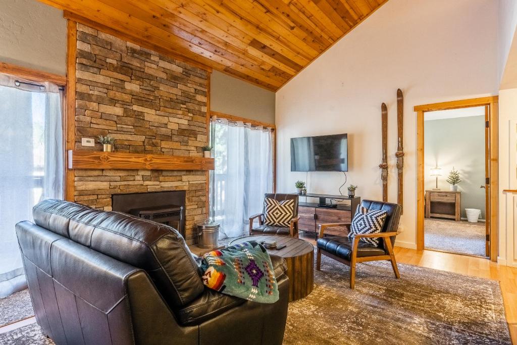 New Listing Updated 1 Bed and Loft 2 Full Bath La Residence IV N7 Sleeps 4 and Steps to Free Shuttle photo 1