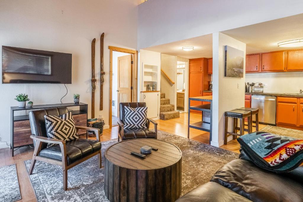 New Listing Updated 1 Bed and Loft 2 Full Bath La Residence IV N7 Sleeps 4 and Steps to Free Shuttle photo 2
