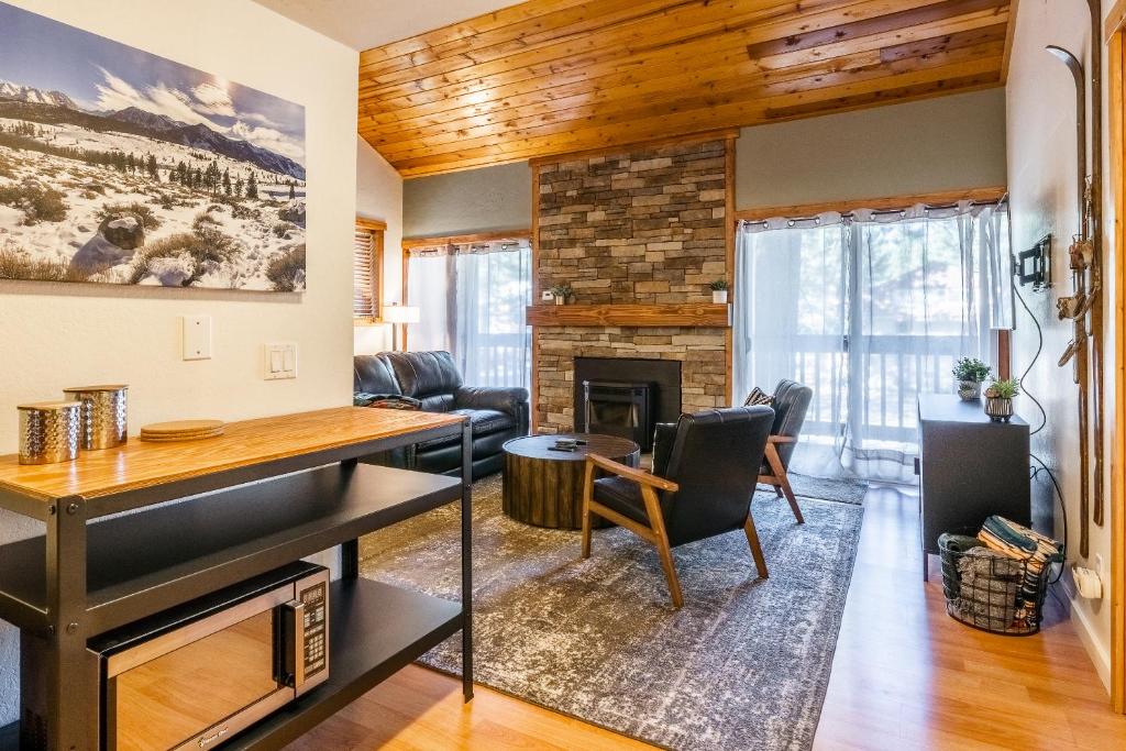New Listing Updated 1 Bed and Loft 2 Full Bath La Residence IV N7 Sleeps 4 and Steps to Free Shuttle photo 4