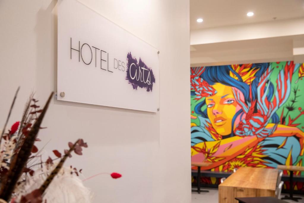 Hotel des Arts image
