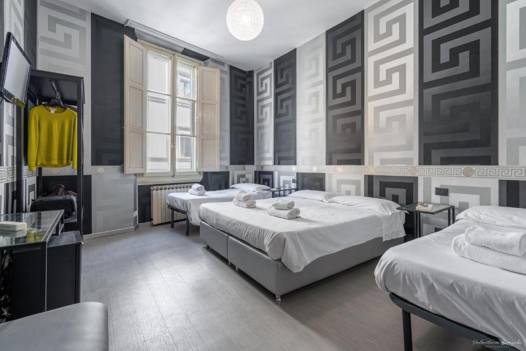 Hotel Spagna - Tap to explore photos