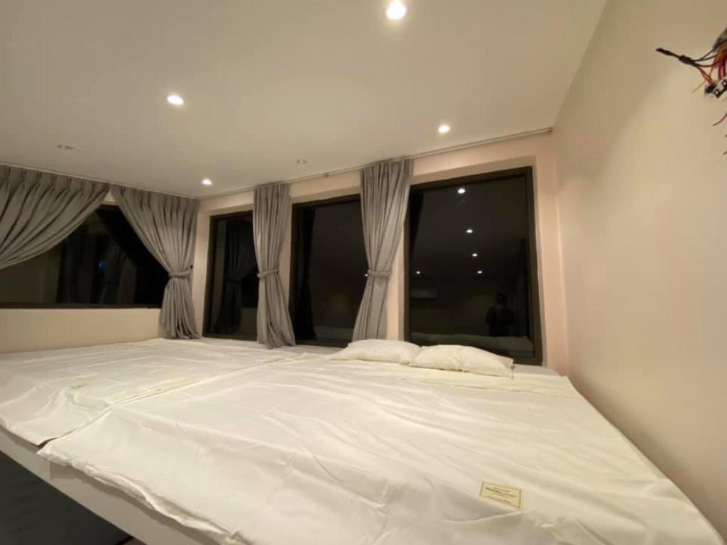 Moon Lake House Sóc Sơn Venue Travel