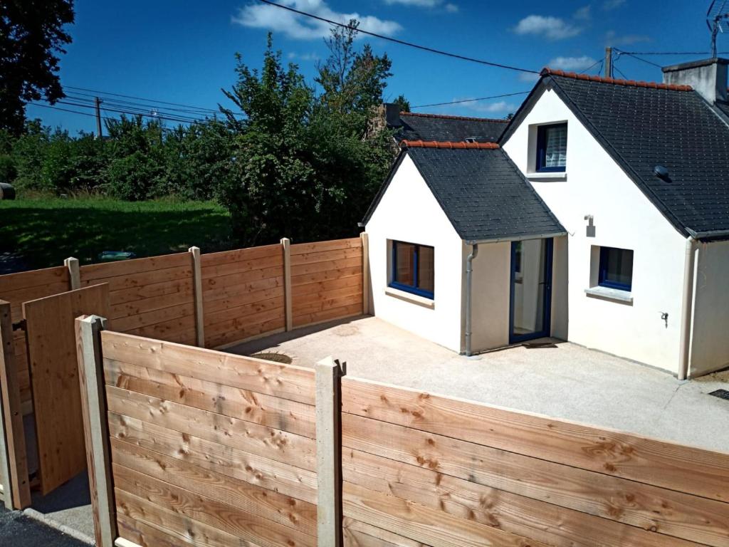 Charmante petite maison Rostiviec bord de mer photo 1