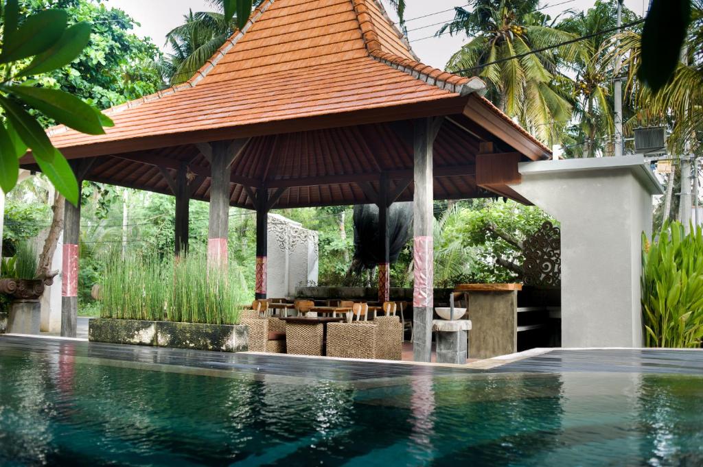 Akatara Hotel - Tap to explore photos