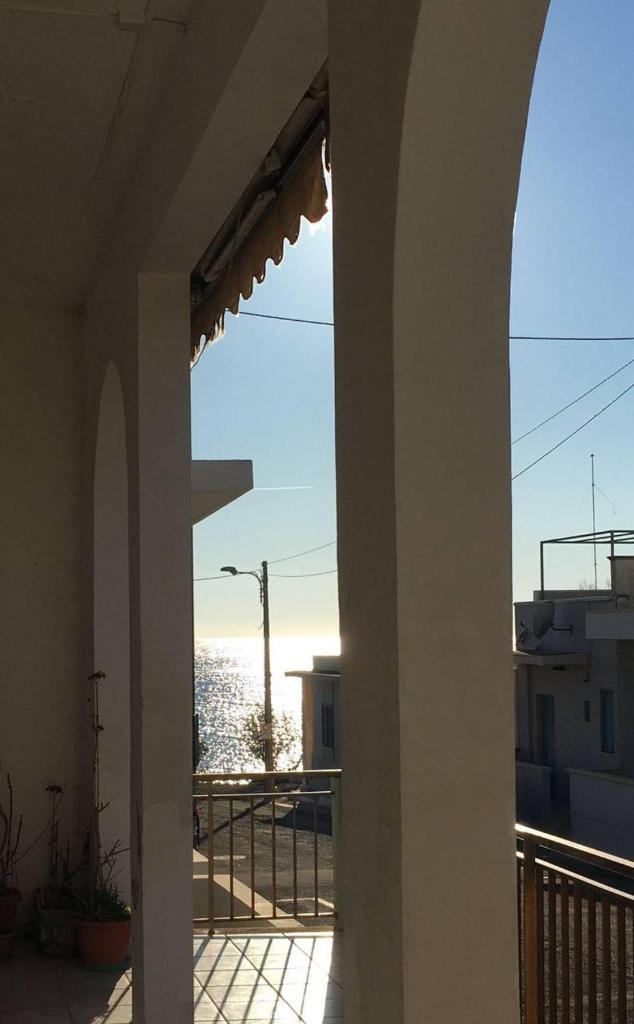 casa vicino mare ( sea rocks cottage) photo 2