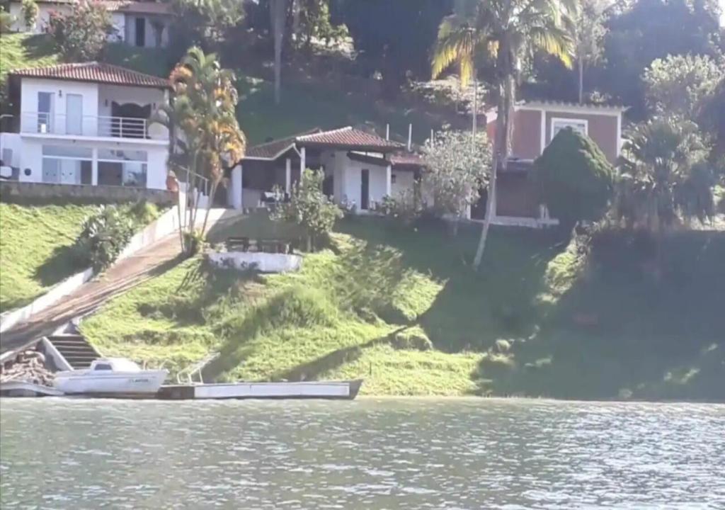 MARAVILHOSO SÍTIO NA BEIRA DA REPRESA photo 4
