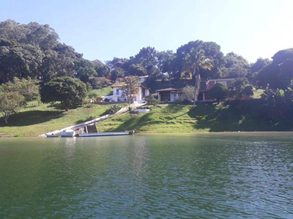 MARAVILHOSO SÍTIO NA BEIRA DA REPRESA photo 3